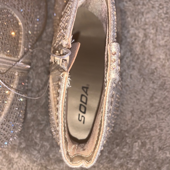 NEW Women’s Gold Sparkly Rhinestone Cowgirl Zip Ankle Boots with Heel Size 8 - Picture 9 of 12